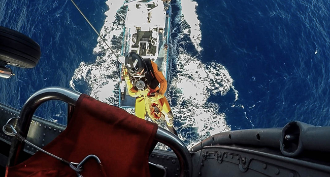 El ‘Patiño’ auxilia a un pesquero con tripulación española en el Índico por emergencia sanitaria.