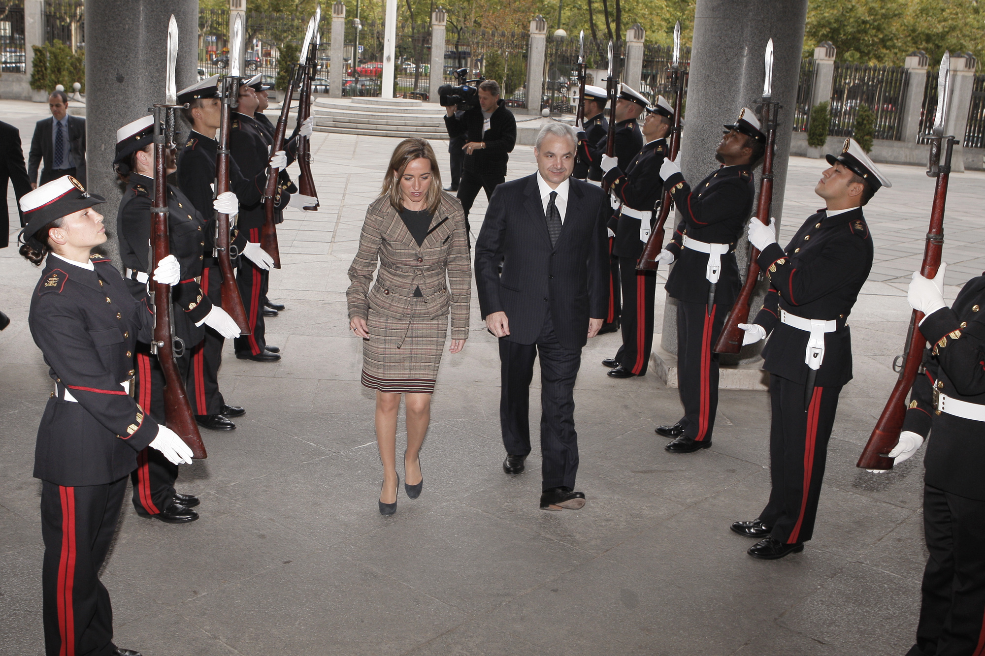 La ministra de Defensa recibe al ministro de Defensa Nacional del Líbano, Elías El Murr