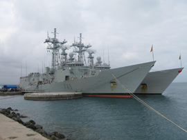 La fragata Navarra releva en Yibuti a la Canarias