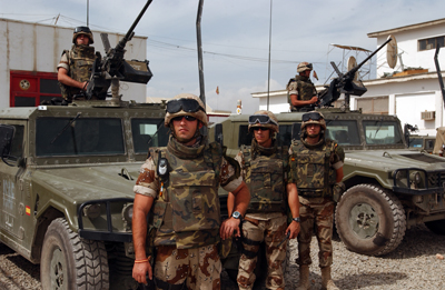 Soldados españoles destacados en Kabul entre cuyas misiones está la de preservar el derecho a las elecciones en Afganistán.
