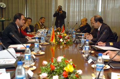 Los minist ros de Defensa de Túnez y España en la reunión bilateral celebrada en la sede de Defensa de Túnez