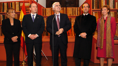 El presidente de Castilla-La Mancha, el ministro de Defensa y otras autoridades durante al acto de inauguración