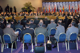 El ministro de Defensa, José Bono en la reunión informal de ministros de Defensa de la OTAN, celebrada en Niza
