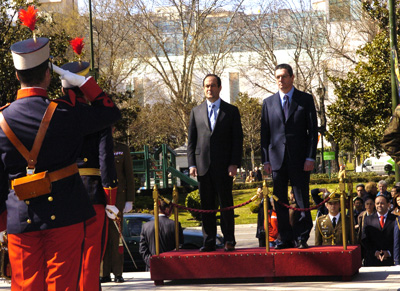 El Ministro de Defensa y el Alcalde de Madrid reciben honores a su llegada a la Plaza de la Lealtad             El Ministro de Defensa y el Alcalde de Madrid reciben honores a su llegada a la Plaza de la Lealtad         El Ministro de Defensa