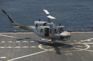 Tripulación del helicóptero Augusta Bell 212 'GATO 08'