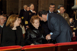 El Ministro de Defensa da el pésame a María del Carmen Martínez, madre del sargento primero fallecido
