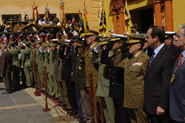 El ministro de Defensa, José Bono, junto a otras autoridades,civiles y militares, rinden honores al Cristo de la Buena Muerte