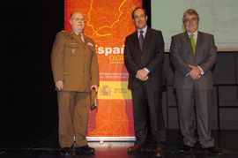 El Ministro de Defensa, junto al Subsecretario de Defensa, y el Jefe de Estado Mayor del Ejército de Tierra, tras la presentación de la carta digital de España