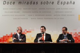 Manuel Chaves, presidente de la Junta de Andalucia, y José Bono, ministro de Defensa con Mariano Rajoy durante su intervencion en la conferncia 