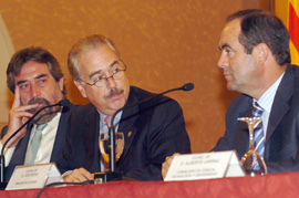 Un momento de la conferencia del ex presidetne Andrés Pastrana en Zaragoza