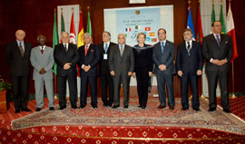 Foto de familia países participantes en la reunion de la iniciativa  5+5 en Argel(España, Francia, Italia, Portugal y Malta) (Argelia, Libia Marruecos, Mauritania y Tunez)