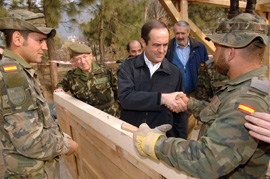 José Bono, visita la zona donde soldados españoles ayudan a reconstruir el colegio y el hospital local en Arja