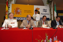 El presidente de la Junta de Andalucía, el ministro de Defensa y el presidente de Navantia firman en el Palacio de Capitanía el protocolo de intenciones