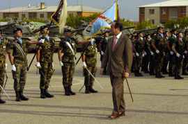 El ministro de Defensa, José Bono, pasa revista a las tropas de la Brigada Castillejos II, que rinden honores en el dia de su patrón, Santiago Apostol