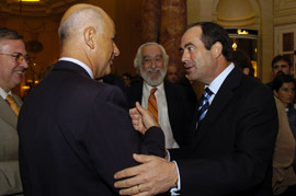 José Bono, ministro de Defensa, con Duran i Lleida despues de su conferncia en el Forum Europa celebrado en el hotel Ritz de Madrid