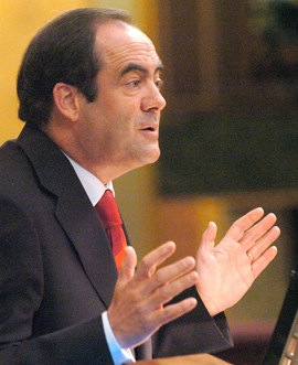 El ministro de Defensa, José Bono, ante el Pleno del Congreso