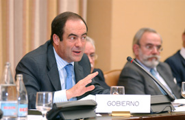 El ministro de Defensa, José Bono, en la Comisión de Defensa del Congreso de los Diputados