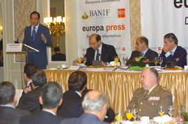 El ministro de Defensa, José Bono,en los Desayunos Informativos de Europa Press