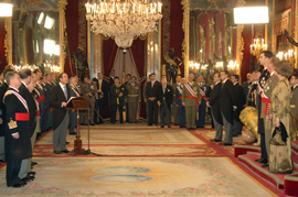 El ministro de Defensa, José Bono, pronuncia su discurso, el día de la Pascua Militar, ante SSMM los Reyes, de España, el Príncipe de Asturias, Presidente del Gobierno, ministro de Interior, y otas atoridades civiles y militares