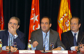El ministro de Defensa, José Bono, durante su conferencia sobre 'El juicio de Atocha', pronunciada en la Universidad Carlos III con motivo del 29 aniversario del asesinato de los abogados laboralistas de la calle Atocha de Madrid.