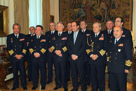 El ministro de Defensa, José Bono, con los componentes del Consejo Superior de la Armada, momentos antes de reunirse