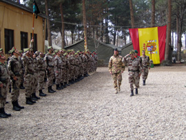 El General Jefe de la Brigada de La Legión 'Rey Alfonso XIII' José Manuel Muñoz, pasa revista a las unidades que hacen el relevo