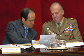 SM El Rey y el ministro de Defensa en el Centro Superior de Estudios de la Defensa Nacional