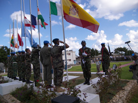 La Bandera de España  izada  en el Cuartel General de la Fuerza Interina de Naciones Unidas para el Líbano