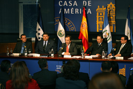 Los ministros de Defensa de El Salvador, Guatemala, Honduras, Nicaragua y España en la firma del protocolo de cooperación en la Casa de América de Madrid