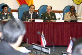 El ministro de Defensa durante su intervencion en la Junta Interamericana de Defensa