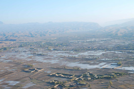 Vuelo de reconocimiento de la zona afectada por las inundaciones en Afganistán