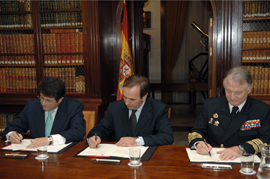 El Ministro de Defensa, presidió hoy en el Real Observatorio de la Armada, en San Fernando (Cádiz), la firma del convenio por el cual el Ministerio de Defensa proporcionará  fecha y hora oficiales a la Fábrica Nacional de Moneda y Timbre