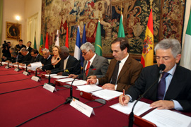 Los ministros de Defensa de la Iniciativa 5+5 firman la declaración en París