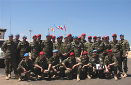 Grupo de soldados polacos y españoles de la Brigada Multinacional Este de UNIFIL, liderada por España, en El Líbano.