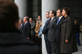 El minstro de Defensa,  el secretario de Defensa, el director del CNI, y la subsecretaria de Defensa, durante los cinco minutos de silencio por las víctimas del último atentado de ETA en Madrid