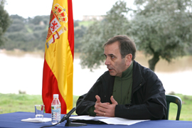 El ministro de Defensa, José Antonio  Alonso, ha presentado hoy en rueda de prensa el Plan de Iniciativas  Medioambientales 2007-2008