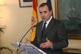 El ministro de Defensa, José Antonio Alonso, durante la rueda de Prensa