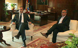 El minstro de Defensa, José Antonio Alonso, y el presidente del Comité Olímpico Español, Alejandro Blanco, En la sede del Ministerio de Defensa