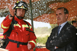 El ministro de Defensa, José Antonio Alonso, ha visitado hoy el III Batallón de Intervención en Emergencias de la Unidad Militar de Emergencias (UME), situado en la Base de Bétera (Valencia)