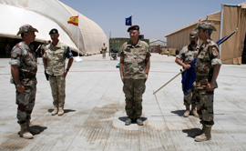 Relevo en el mando de la base de apoyo avanzado de Herat (Afganistán), el coronel Juan Antonio Carrasco transfiere la autoridad al coronel Alfonso Jiménez del Ejército del Aire