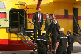 José Luis Rodríguez Zapatero, visita un hidroavión Canadair 415 en la Base Aerea de Torrejón