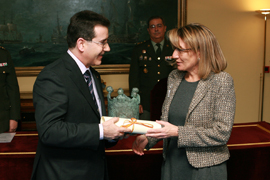 La Subsecretaria de Defensa, María Victoria San José,  ha entregado el premio ¿Balmis¿ a la Orden Hospitalaria de San Juan de Díos