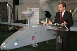 El ministro de Defensa, José Antonio Alonso, ha presentado hoy los nuevos Vehículos Aéreos no Tripulados  y Vehículos Blindados Antiminas