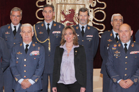 Foto de familia de la ministra de Defensa, Carme Chacón, con el Consejo Superior Aeronáutico del Ejército del Aire