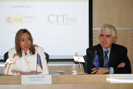 La ministra de Defensa Carme Chacón inaugura un seminario sobre el sector de seguridad