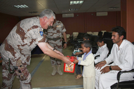 El contingente español en Herat entrega ayuda humanitaria a un orfanato