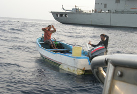 El 'Marqués de la Ensenada' auxilia a dos pescadores yemeníes