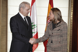 El ministro de Defensa Nacional del Líbano, Elías El Murr junto a la ministra de Defensa Carme Chacón
