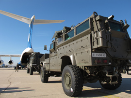 Salen los dos primeros vehículos blindados RG-31 rumbo a Afganistán