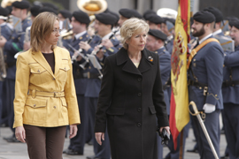 La ministra de Defensa de España y Noruega pasan revista a la Fuerza
